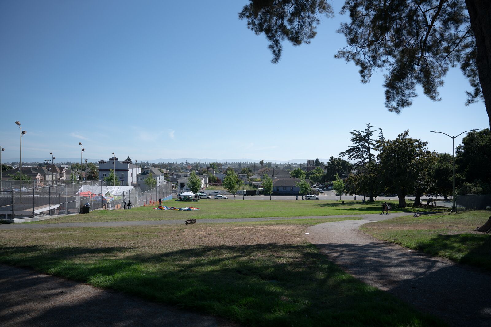 ICE agents ‘violently’ pulled man out of his car near Oakland’s San Antonio Park — The Oaklandside, San Rafael Community news